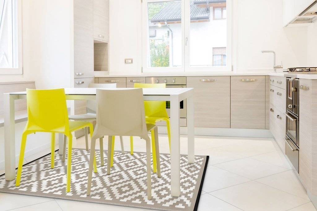 Nirvana Taupe & White Indoor-Outdoor Reversible Rug cvsonia 