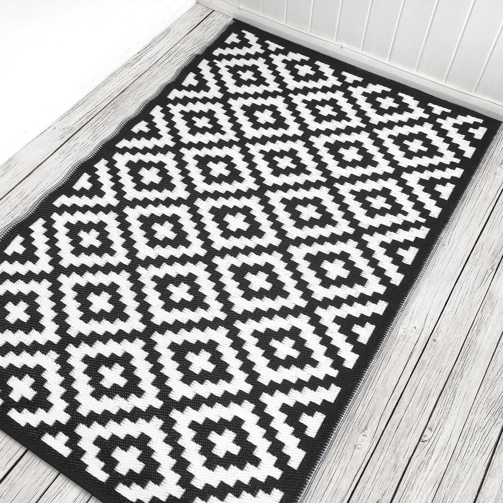 Nirvana Black & White Indoor-Outdoor Reversible Rug cvsonia 